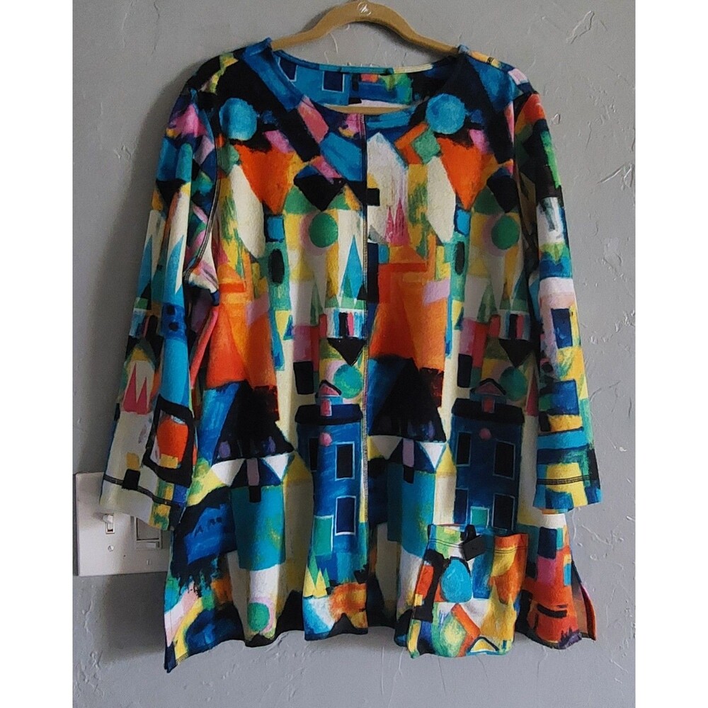 Artsy colorful geometric abstract print tunic top with 3/4 sleeves.",not Label